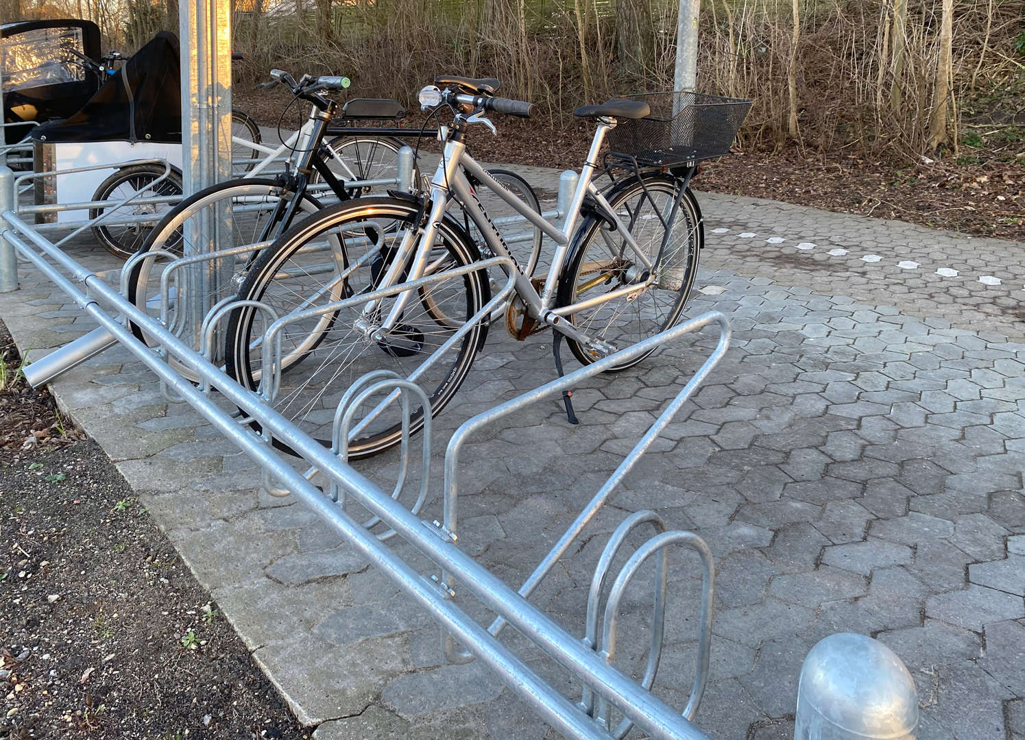 Låsebøjle til cykelparkering