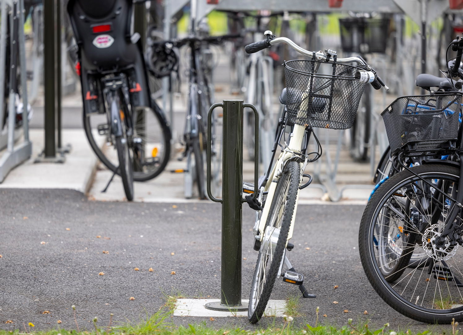 cykelpullert Tor ved en almindelig cykelparkering i Sverige